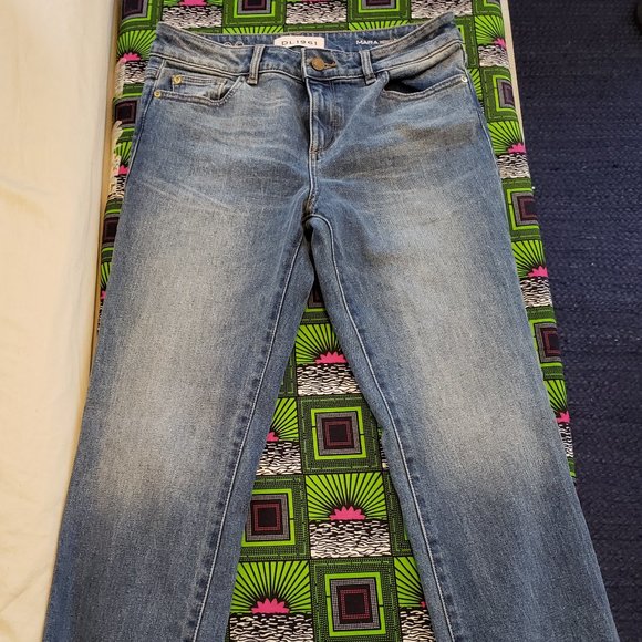 DL1961 Mara Straight Jeans - Picture 1 of 2